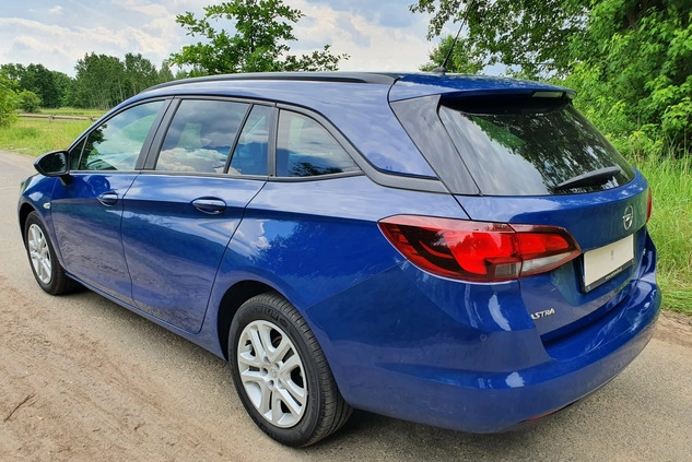 Opel Astra cena 37500 przebieg: 130000, rok produkcji 2018 z Otwock małe 232